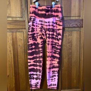 Old Navy pink and maroon pattern elevate leggings in size womens medium